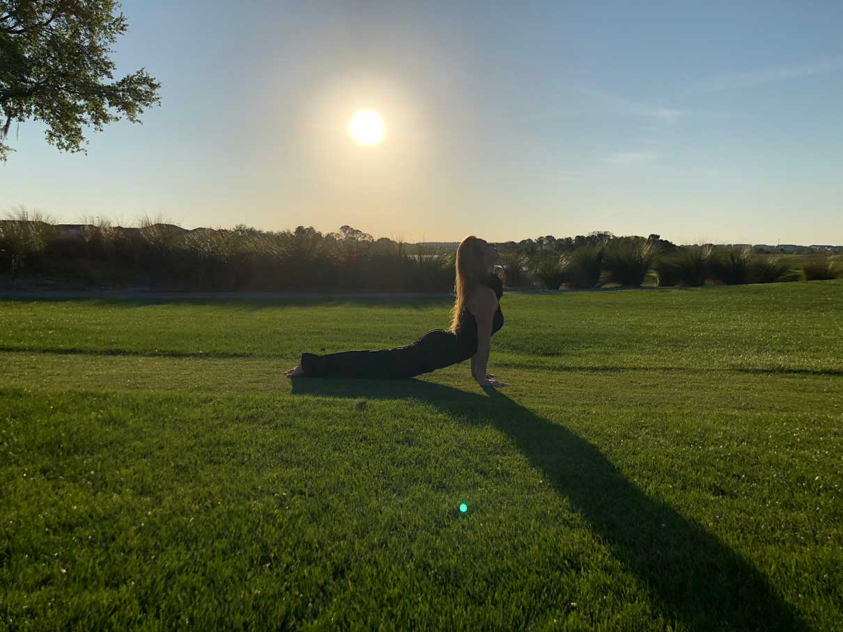 Zaneta-doing-Yoga-Upward-dog Zaneta-doing-Yoga-Upward-dog individuální na Praze 4